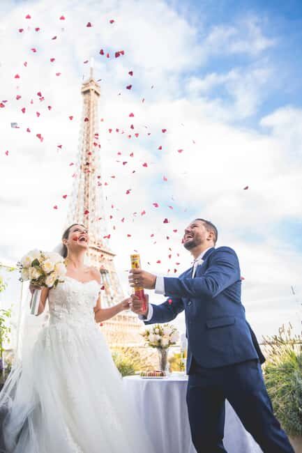 Paris Photo Experience - Eiffel Tower moments without feeling trapped
