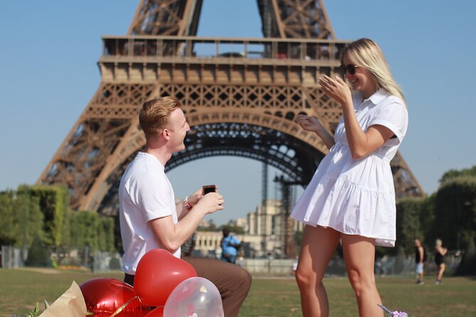 Paris Photo Shoot Session – Eiffel Tower Photographer - Louvre-style backdrops and quieter Paris corners