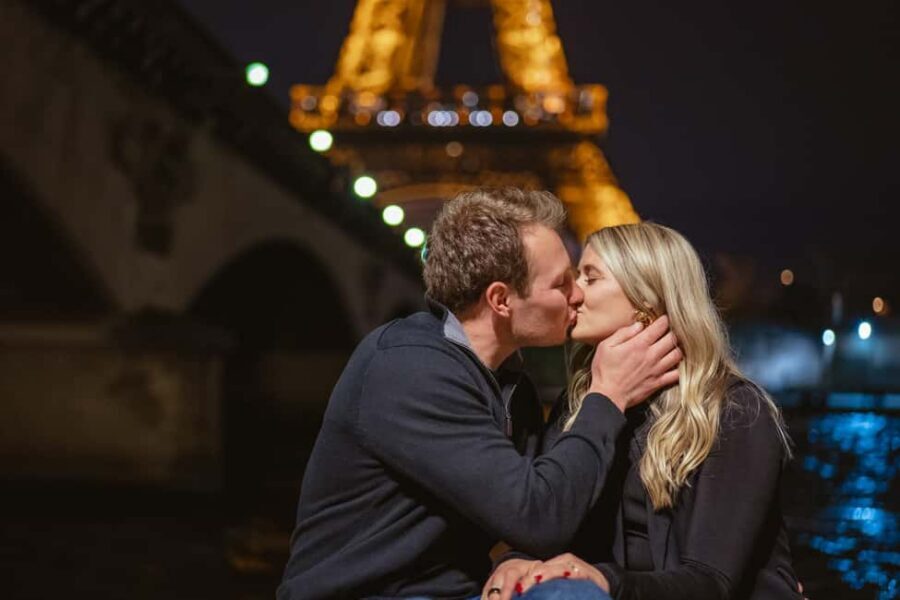 Paris photographer 1h near the Eiffel Tower or in Paris - Should you book this Paris photographer session?