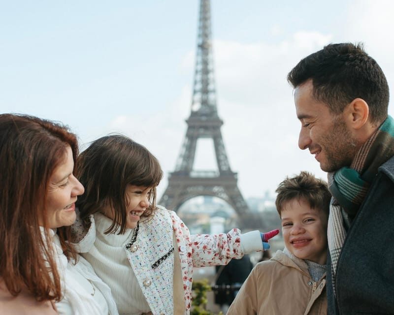 Paris: Photoshoot at the Eiffel Tower / Arc de Triomphe - Who This Photoshoot Is Perfect For (and Who Might Rethink It)