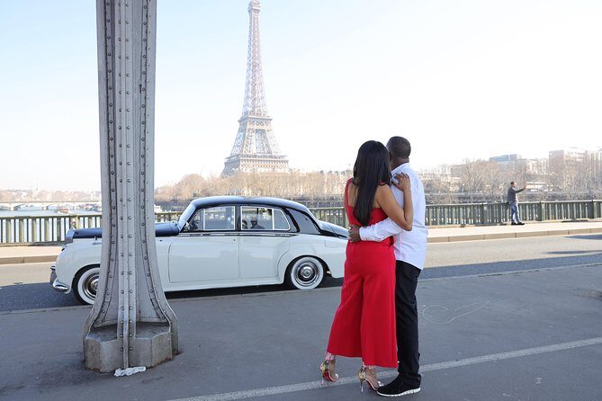 Paris Picturesque Romanic Luxury Vintage Rolls Royce Tour - Seeing the Eiffel Tower as part of the drive