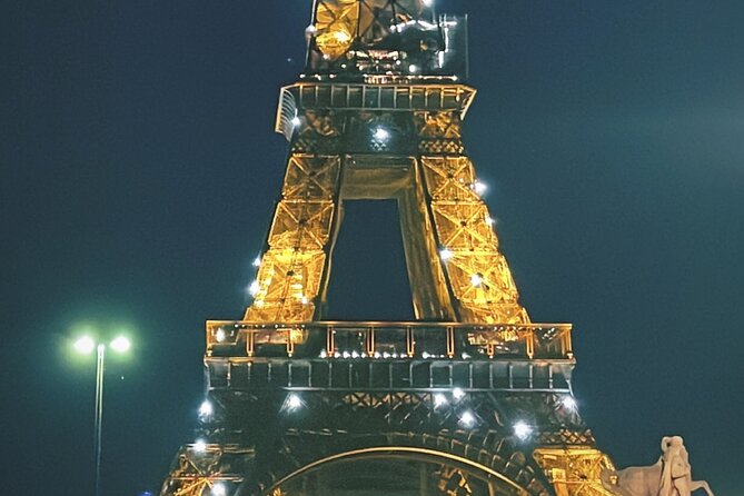Paris Pink Tour by Night with Champagne - Meeting at Moulin Rouge, and why pickup matters