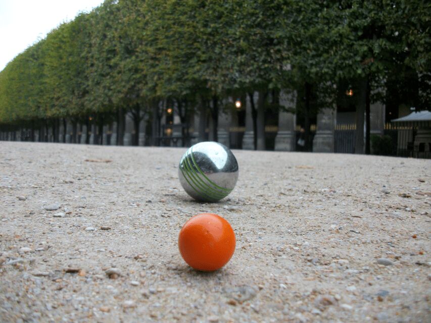 Paris: Pre-Dinner Drinks with Petanque Game (Bocce Ball) - Key points at a glance