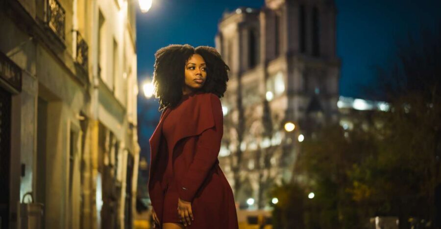 Paris: Premium Film Director Photoshoot & Natural Direction - The secret stop: photos plus a guided walk