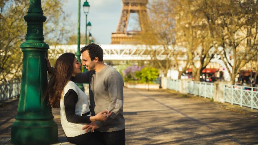 Paris: Premium Film Director Photoshoot & Natural Direction - What to wear (and what to avoid) for Paris street portraits