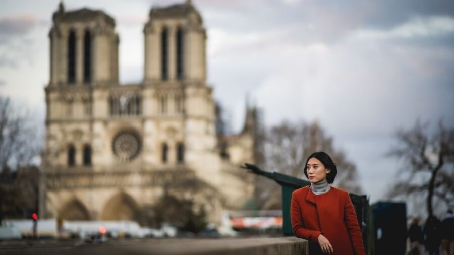 Paris: Premium Film Director Photoshoot & Natural Direction - Bir-Hakeim start: the session’s momentum boost