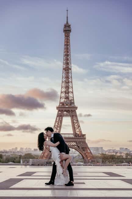 Paris: Premium Professional Photo Shoot - How Pablo Guides Poses So You Look Natural