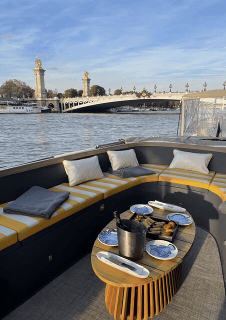 Paris : Prestige cruises on the Seine - Where you meet: Riviera FUGA at 10 Port des Invalides