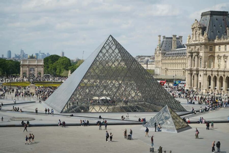 Paris: Private 2-Hour Walking Tour with a Parisian guide - Guide Quality and Language Support: What “Certified Local” Gives You
