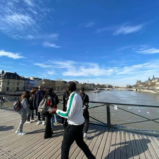 Paris: Private 2-Hour Walking Tour with a Parisian guide - Value Check: Is $145 Per Person a Smart Use of Your Time?