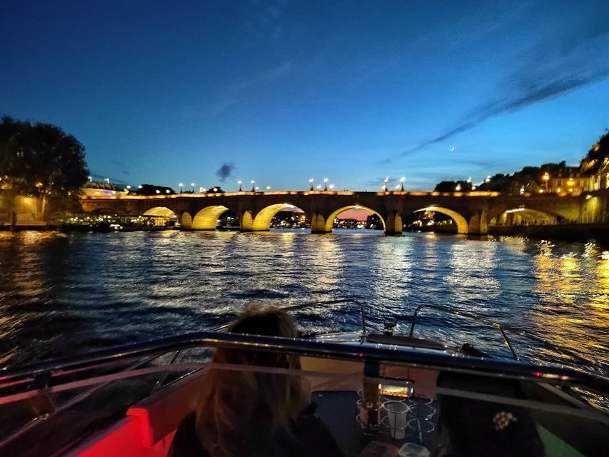 Paris: Private Boat Cruise on Seine River - Île de la Cité and Notre-Dame Cathedral: seeing the icon from the river