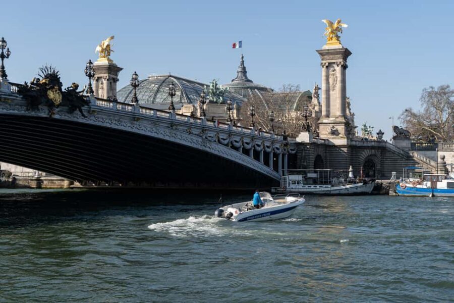 Paris Private Boat Seine River with Captain Guide - Drinks, comfort, and what to bring on this open-air boat