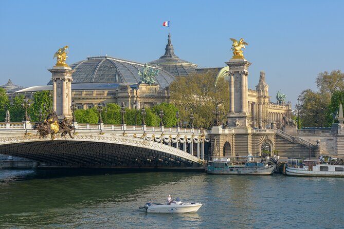 Paris Private Boat Tour with your own Captain Guide - Your Private Boat Experience: Space, Comfort, Music, and the Little Extras