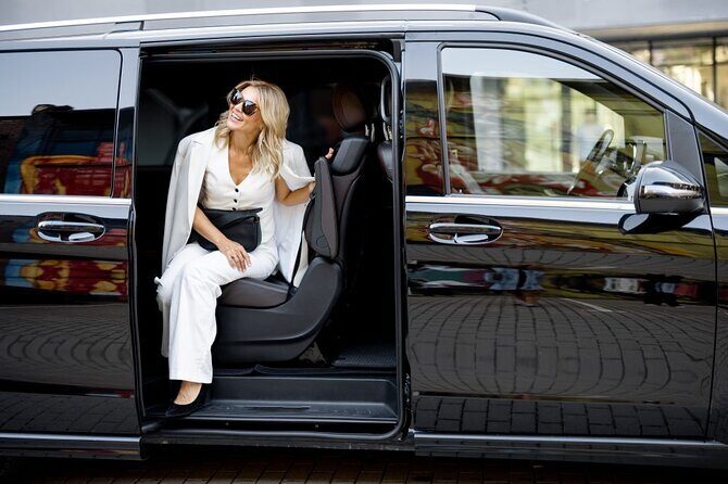 Paris Private Car Service with Driver - Eiffel Tower: getting the best view without the detour drama