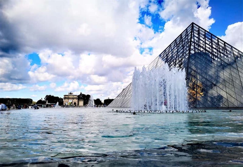 Paris: private city tour with seine river cruise - Meeting at Louvre-Rivoli and how the guide keeps momentum