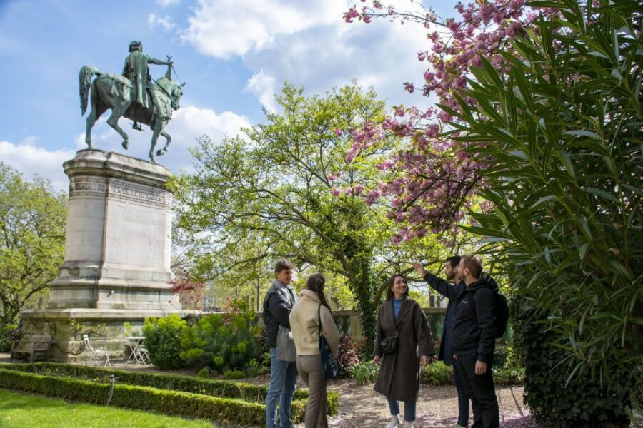 Paris Private Custom Tour: Half-Day with a Local Guide - Hotel lobby pickup and metro-smart pacing for four hours