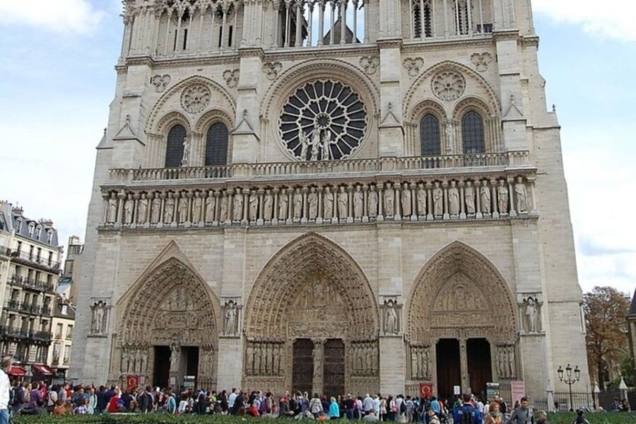 Paris: Private Custom Walking tour with A Local Guide - Pickup and the first minutes matter more than you think