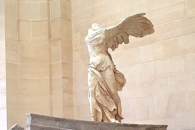 Paris Private Day Tour including Louvre Masterpieces Private Tour - How Île Saint-Louis and Montmartre Can Shape Your Day