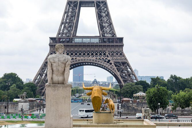 Paris Private Day Tour & Seine Cruise for Kids and Families - Entering Paris through Île de la Cité and the Notre-Dame area