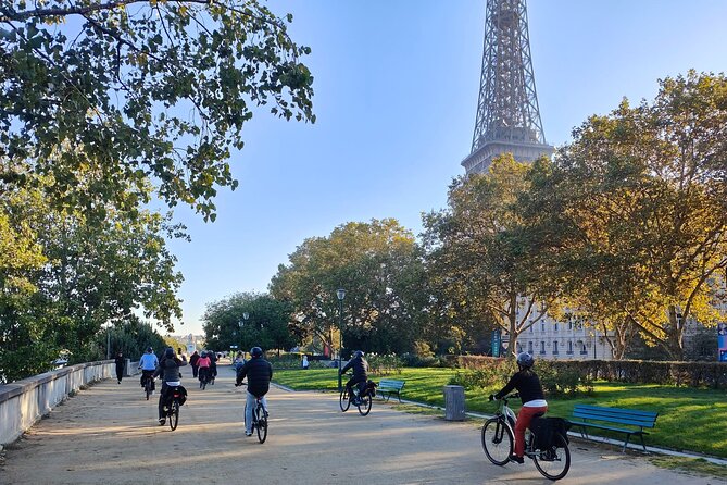 Paris : Private electric bike tour with wine and cheese tasting - Stop 3: Hôtel des Invalides and Napoleon’s Gold Dome Moment