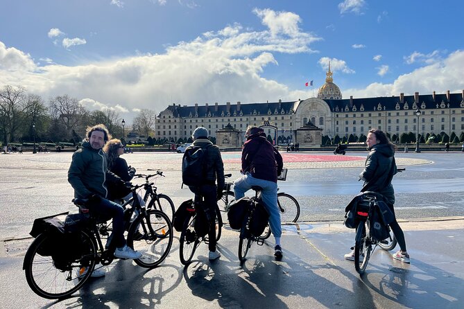 Paris : Private electric bike tour with wine and cheese tasting - Stop 4: Place Dauphine and the Templar Connection