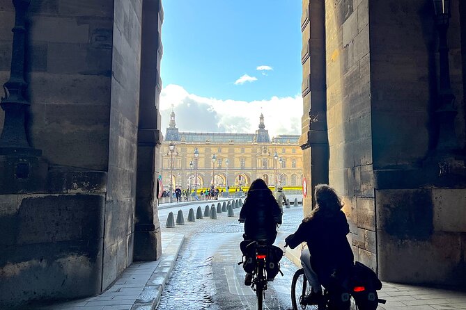Paris : Private electric bike tour with wine and cheese tasting - Stop 5: The Louvre Area as a Former Royal Castle