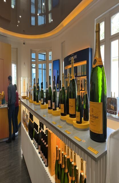 Paris: Private Epernay Trip with Champagne Vineyard Tastings - Moët & Chandon in Épernay: How a Major House Tour Makes the Wines Make Sense