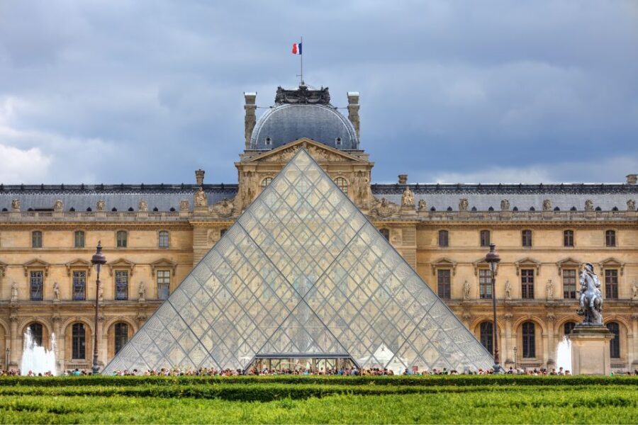 Paris: Private Family Tour, Highlights and Museum Visit - Parks, fountains, and playful city games