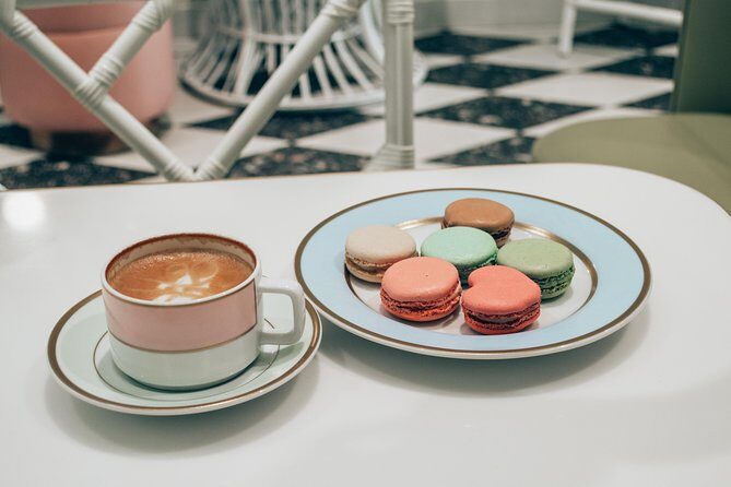 Paris Private Food Tour with your Friendly Local Guides - Champ de Mars: cookies, Eiffel Tower views, and the easiest start