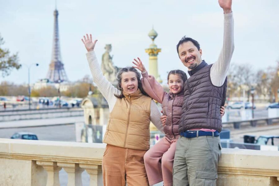 Paris: Private Full Day Tour to Montmartre & Eiffel Tower - Private 7-hour Montmartre to Eiffel Tower route: how the day is timed