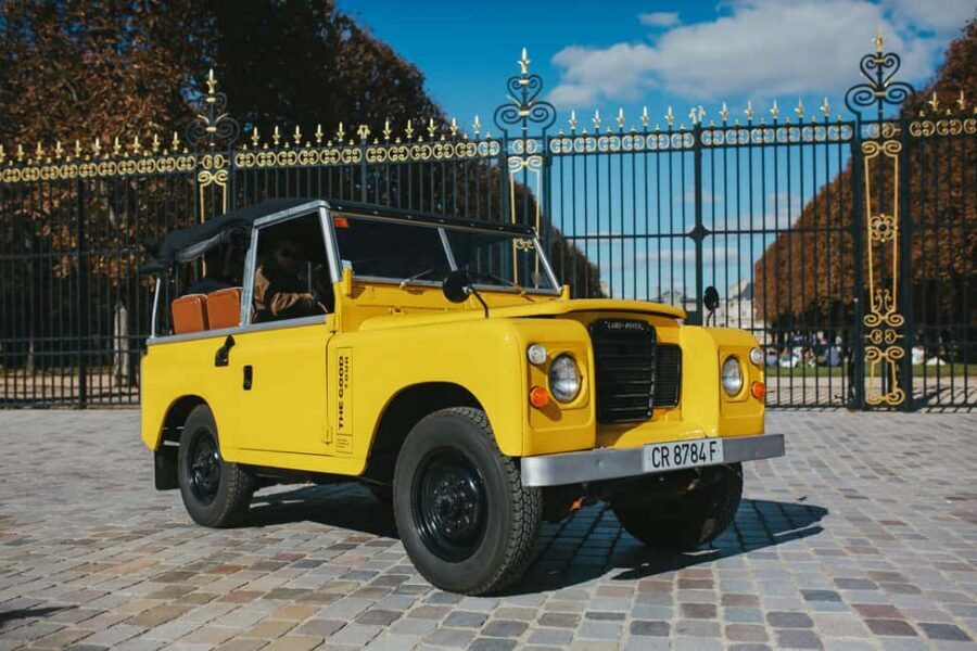 Paris: Private Guided Tour in a vintage Land Rover - Sacré Coeur: the view you came for, timed by the drive