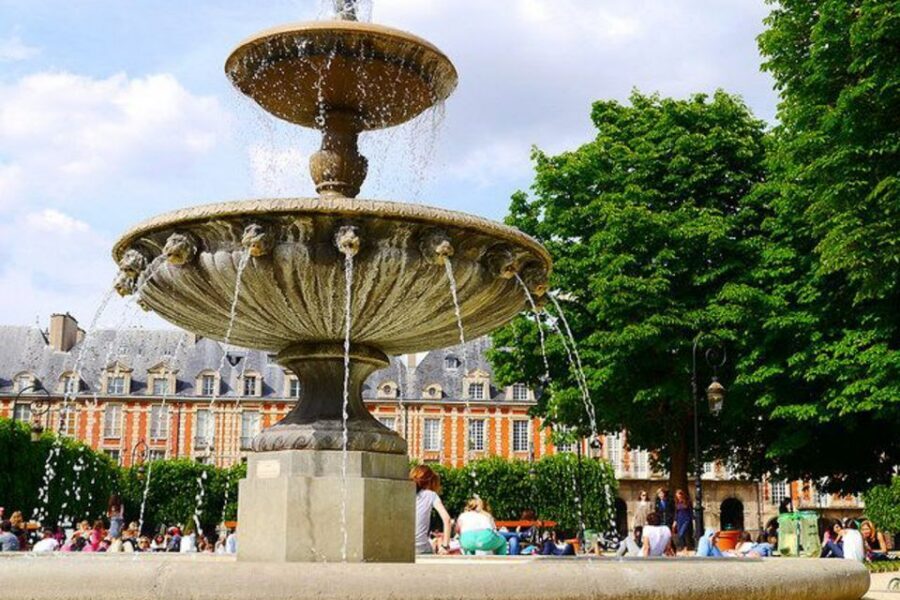 Paris: Private Guided Tour of Marais disctrict - Hôtel Carnavalet sightseeing: when the neighborhood tells its own story