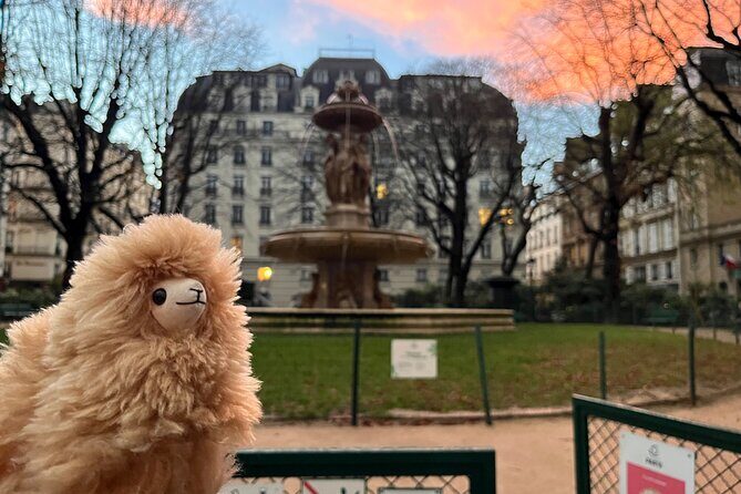 Paris Private Guided Walking Tour with Notre-Dame Visit - Pont Neuf views and a final Seine photo moment
