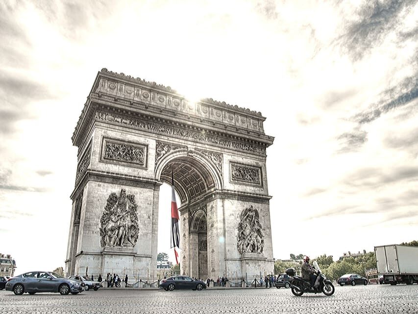 Paris: Private Layover Tour - Arc de Triomphe: a short stop with big-photo potential