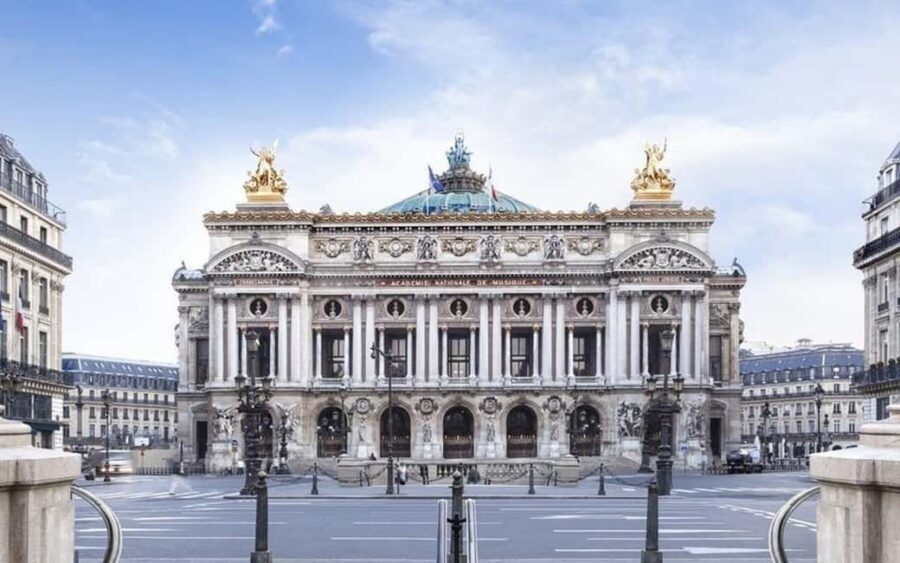 Paris: Private Layover Tour with Airport Pickup & Dropoff - Montmartre Hill and Sacré-Cœur: The Photo Moment You’ll Want