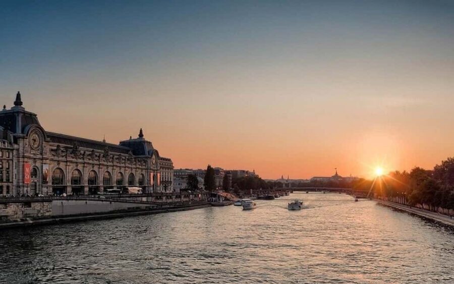 Paris: Private Layover Tour with Airport Pickup & Dropoff - Place Vendôme and the Louvre Museum: A Smart Way to See the Icon