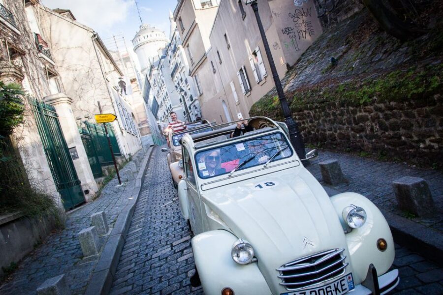 Paris: Private little-known places tour in Citroën 2CV 2h - The first hour: how the driver’s commentary sets the whole tone