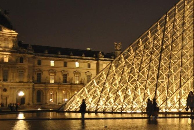 Paris Private Night Tour with River Cruise and Champagne Option - River cruise with champagne: when the €10 add-on makes sense