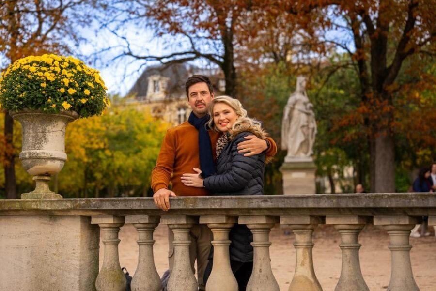 Paris: Private photo shooting at the Luxembourg Garden - The 30-Minute Shoot Inside the Gardens