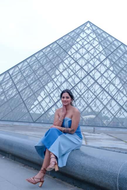Paris: Private Photoshoot Outside the Louvre Museum - The Louvre photo stop: 45 minutes of angles, not wandering