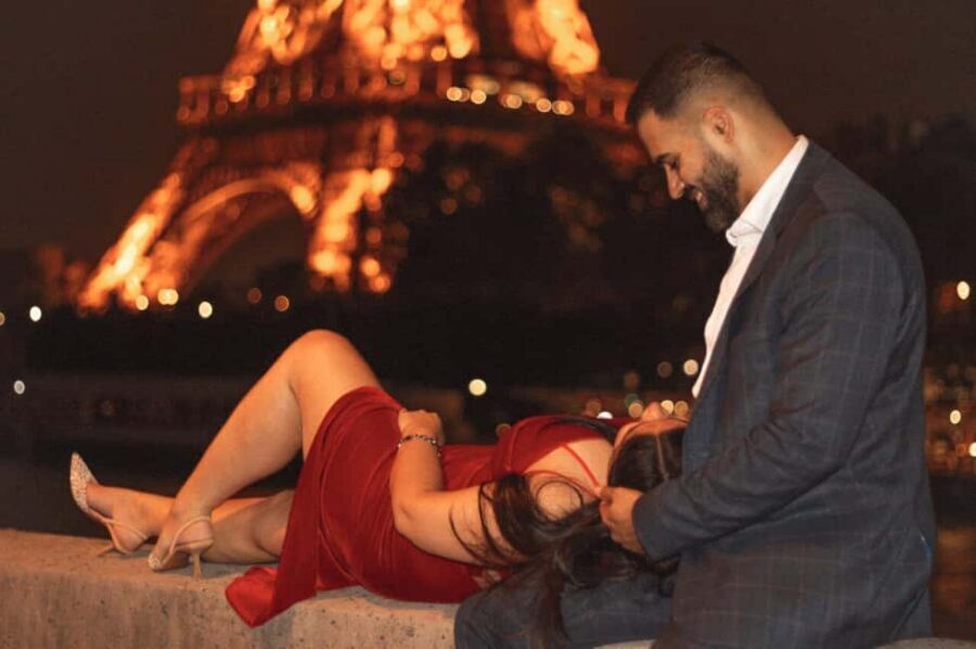 Paris: Private photoshoot with a Professional - Posing Coaching That Makes You Look Natural