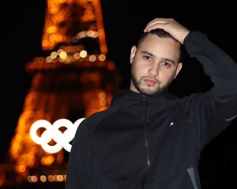 Paris: Private photoshoot with a Professional - Retouched Photos in 24–72 Hours