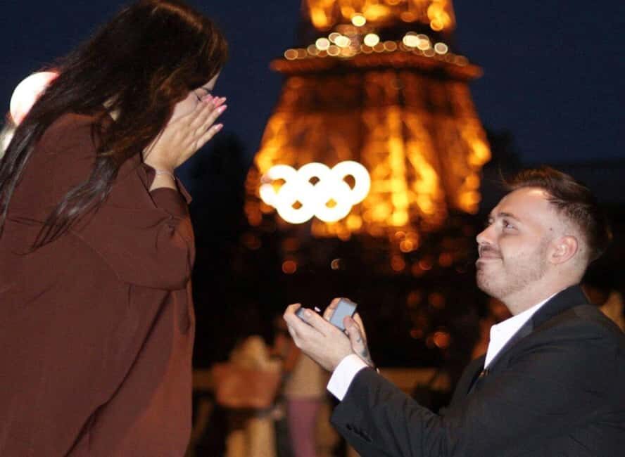 Paris: Private photoshoot with a Professional - Monument Tickets Aren’t Included