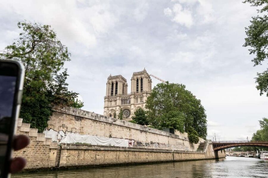 Paris: Private Seine River Cruise - Beyond the usual photos: Île aux Cygnes and the Statue of Liberty view