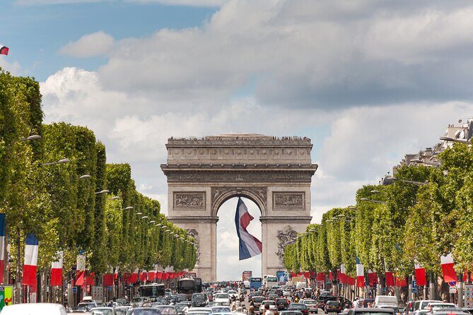 Paris Private Sightseeing Guided Tour by Electric Rickshaw - Arc de Triomphe views and Trocadéro across the Seine