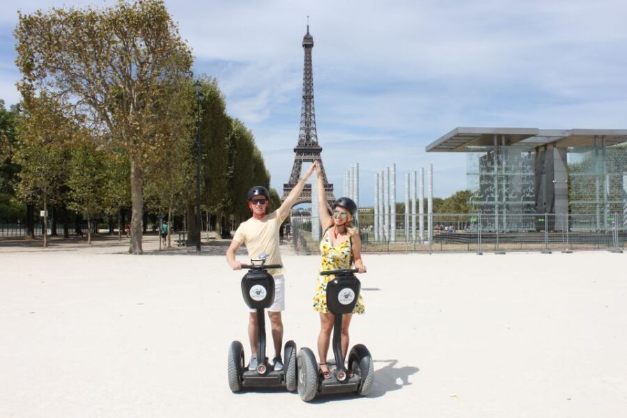 Paris: Private Sightseeing Segway Tour - Champ de Mars and the Eiffel Tower Moment