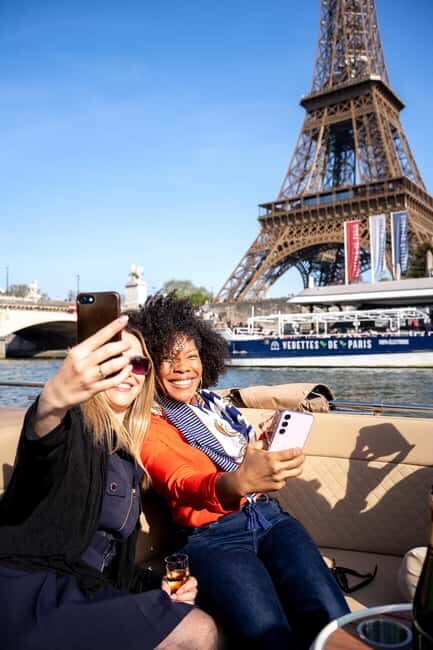 Paris: Private Small Boat Cruise with Rosé and Macarons - Key things I’d make sure you notice
