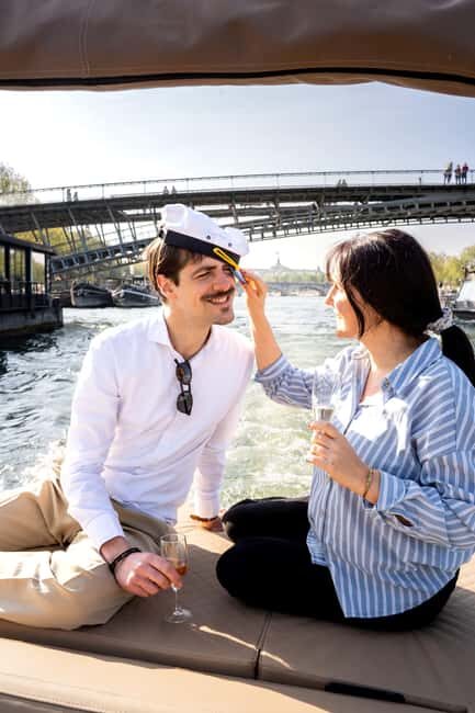 Paris: Private Small Boat Cruise with Rosé and Macarons - Price and value: what $446 per group really buys you
