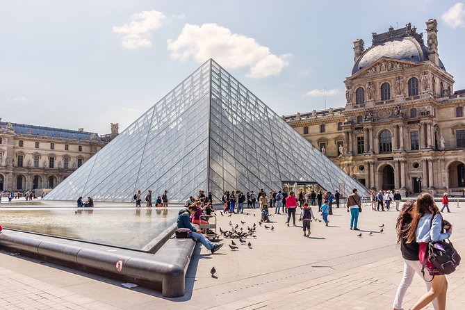 Paris Private Tour: Highlights, Top Quarters & Eiffel Tower - Eiffel Tower: Photo Stop With Real Context (And Self-Entry)