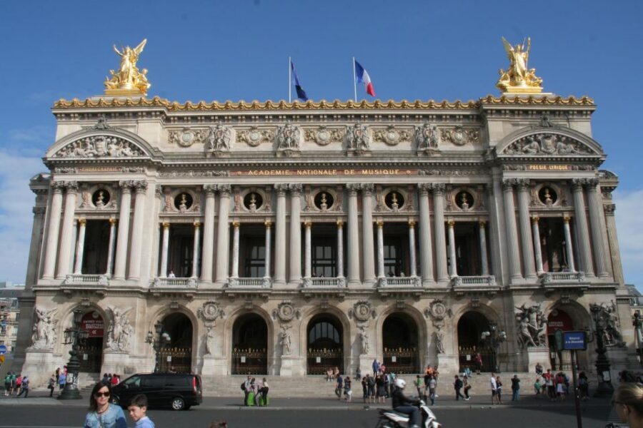Paris: Private Tour with a Local Guide - The hidden-side experiences that make the tour feel like a win